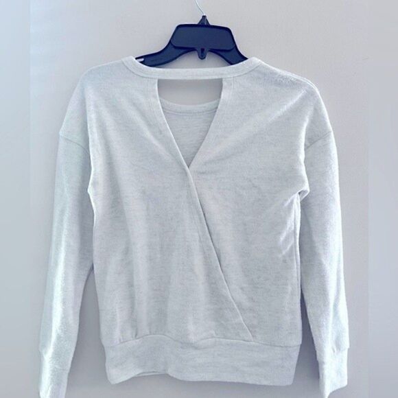 New HIPPIE ROSE Juniors' Cutout Back Knit Top white Heather grey S, M, L - Picture 9 of 10